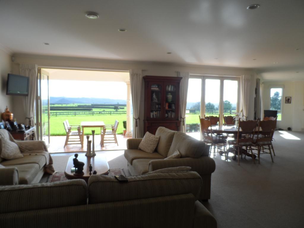 Country House B&B Waimate North ภายนอก รูปภาพ