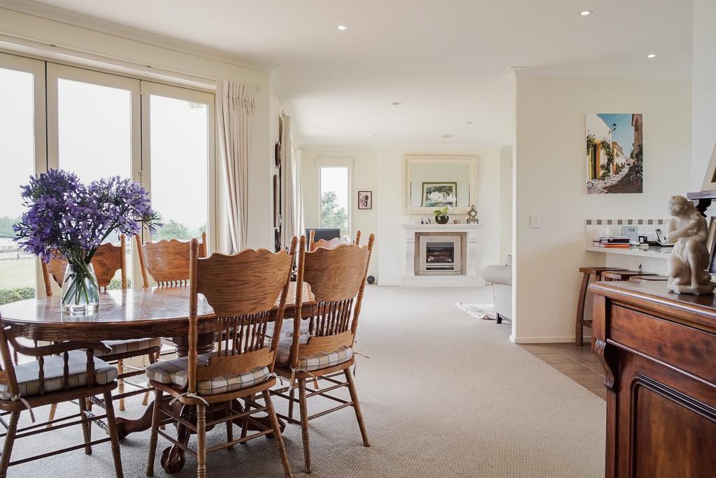 Country House B&B Waimate North ภายนอก รูปภาพ